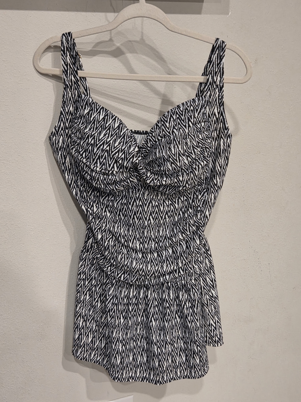 Sea & Sand Women’s Black & White Zigzag Tank Top
